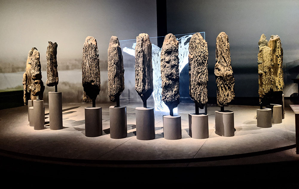 STONEHENGE STUMPS AT THE BRITISH MUSEUM. – Old Bird Travels Solo!